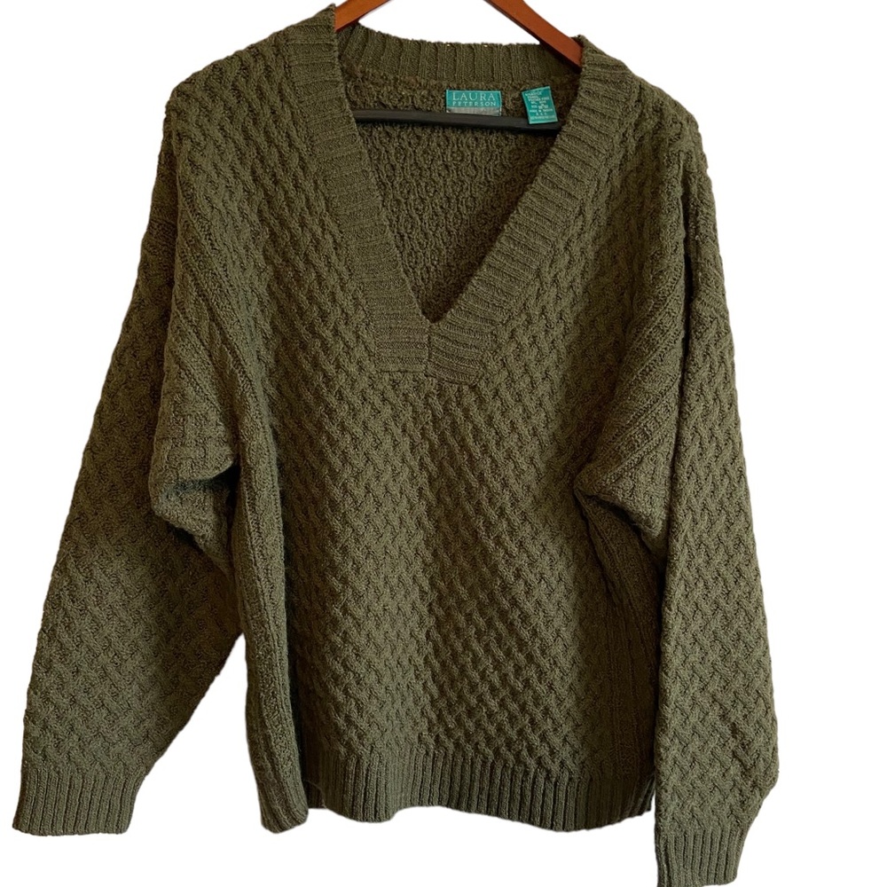 Laura Peterson green V-neck sweater. Size 1X